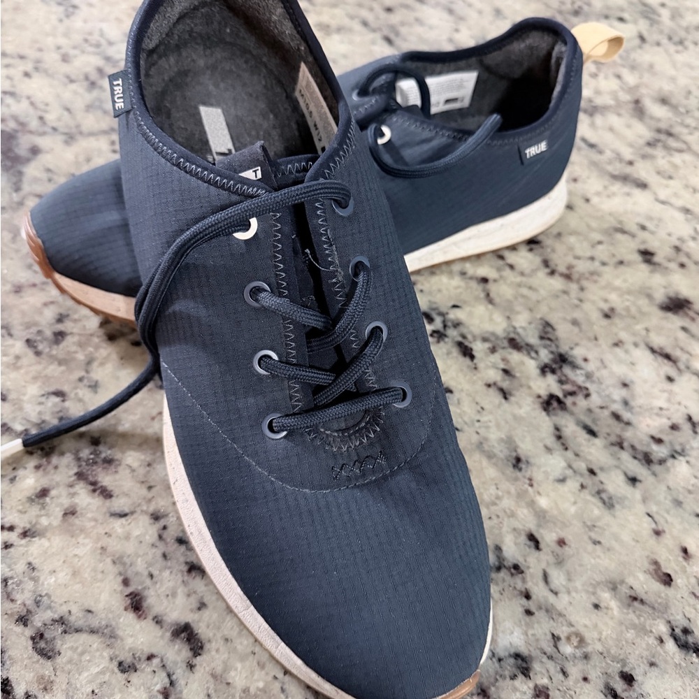 True Men’s Navy Everyday Lace-Up Sneakers